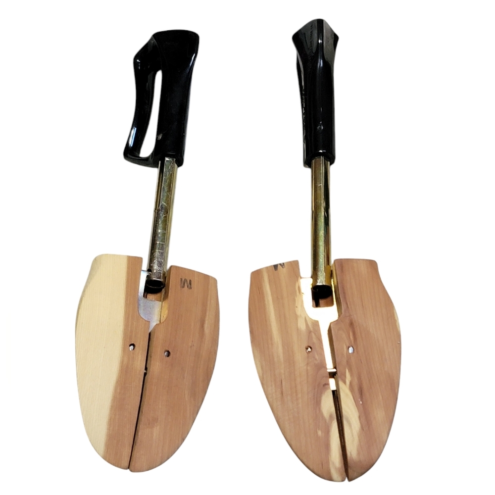 VINTAGE! ROCHESTER SHOE TREE CO. Cedar Wooden Shoe Keepers